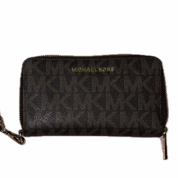 Micheal Kors Monogram Wallet - Picture 2 of 6